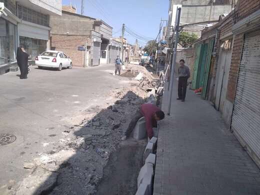 آغاز عملیات جدول‌گذاری خیابان نهضت قراملک به طول ۲۰۰ متر