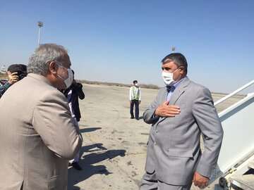 وزیر راه وشهرسازی وارد فرودگاه کنارک شد