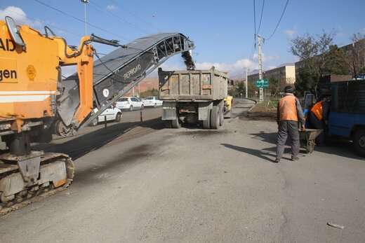 آغاز عملیات آسفالت تراشی خروجی میدان آذربایجان به طرف اتوبان پاسداران