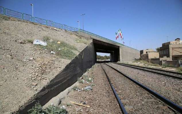 نشت آب در زیرگذر راه‌آهن سراسری ورامین؛ چیستی و چرایی