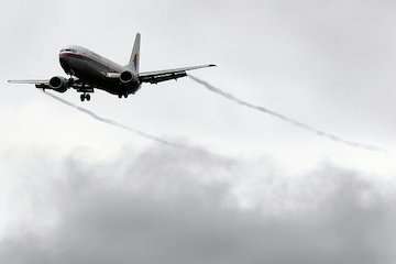 نقص فنی در ارابه فرود هواپیمای شرکت هواپیمایی کارون علت بسته شدن باند فرودگاه مهرآباد