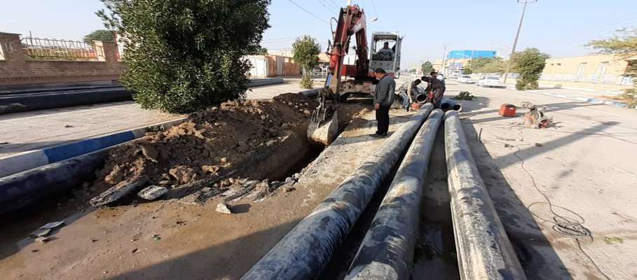 لوله گذاری جهت احداث کانال دفع آب های سطحی در کوی طالقانی به طول یک کیلومتر توسط شهرداری خرمشهر