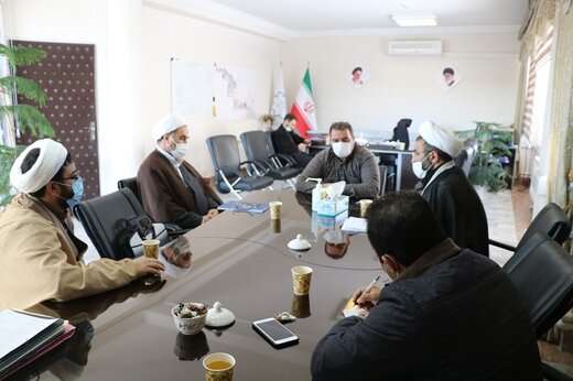 عملکرد و برنامه‌های شهرداری منطقه ۵ در حوزه نماز بررسی شد