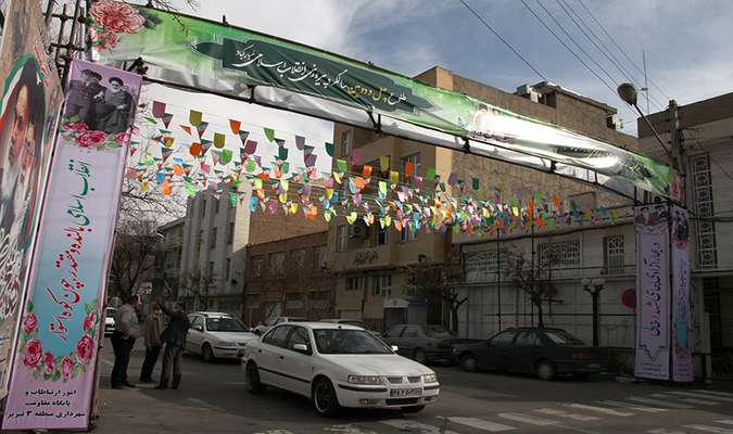 طاق طلیعه نور انقلاب مقابل دفتر امام جمعه تبریز بسته شد