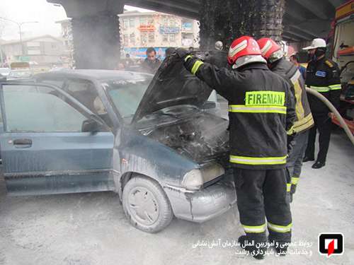 آتش سوزی خودروی پراید در بلوار شهید بهشتی رشت/ آتش نشانی رشت