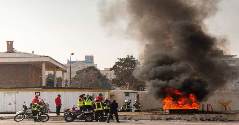 مانور تجهیز سازمان آتش‌نشانی تبریز به بسکت آب با موفقیت انجام گرفت