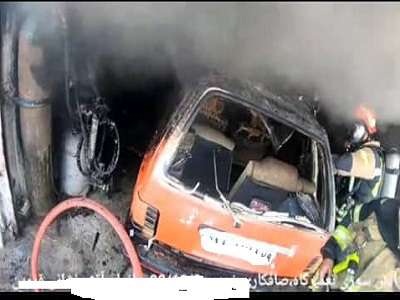 دو خودرو و تعمیرگاهی در قزوین در محاصره شعله های آتش