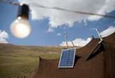 تحویل 1200  دستگاه سامانه قابل حمل برق خورشیدی به عشایر خراسان جنوبی