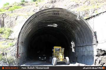 بازید وزیر راه وشهرسازی از مراحل نهایى تکمیل تونل البرز در آزادراه تهران- شمال