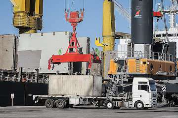 بندر امام(ره) رتبه اول در تخلیه کالاهای اساسی/ آغاز تخلیه کالاهای اساسی در بندر آستارا/ وجود میلیون تن کالای اساسی در بنادر کشور