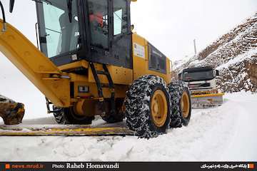 استقرار زمستانی راهداران در راه‌های کوهستانی از ۱۵ آبان/فعالیت ۲۴۰ دستگاه ماشین‌آلات در راهداری زمستانی/ ۲۳ سال؛ میانگین سنی ناوگان راهداری زنجان