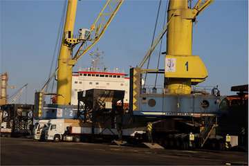 افزایش ۷۲ درصدی واردات کالای اساسی در بندر شهیدرجایی/ پهلوگیری ۵۲ فروند کشتی حامل کالاهای اساسی