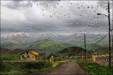 بارش باران در محورهای هراز، فیروزکوه و آزادراه قزوین-رشت