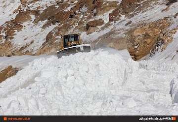 وقوع ۱۷ مورد سقوط بهمن در جاده چالوس/ محورهای مسدود بازگشایی شدند