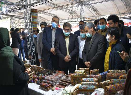 بازدید فرماندار شهرستان ساری از جشنواره نوروزی و نمایشگاه صنایع دستی پارک ملل