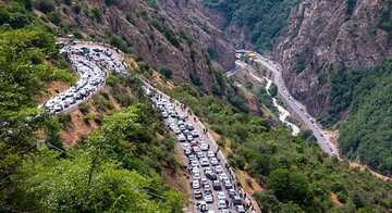 ترافیک سنگین در محور کرج-چالوس/تردد روان در محورهای هراز، فیروزکوه و آزادراه تهران-شمال