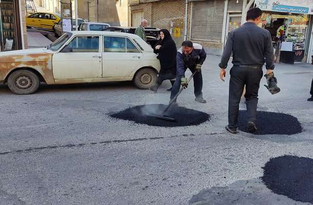 لکه‌گیری آسفالت معابر و محلات سطح حوزه منطقه ۳ تبریز