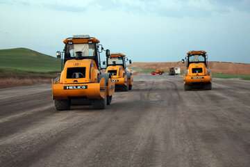 ظرف پنج سال ۳۰۰ کیلومتر بزرگراه در استان اردبیل احداث می‌شود/بهره‌برداری از راه کلور- درام تا دو سال آینده