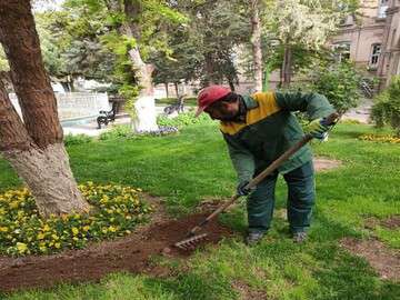 اجرای طرح "اردیبهشت، بهار تبریز" در فضاهای سبز شهرداری منطقه ۸