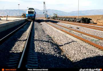 نیاز ۱۲۰۰ میلیارد تومانی پروژه تهران- همدان- سنندج/ افتتاح راه‌آهن همدان- سنندج در بهمن‌ماه با تخصیص اعتبار/ ظرفیت جابجایی بیش از ۳۰۰ هزار مسافر در سال اول