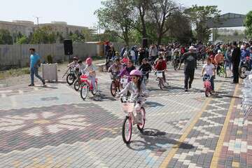 برگزاری مسابقه دوچرخه‌سواری برای کودکان دهه نودی تبریز