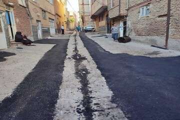 توزیع ۴۰ تن آسفالت در لکه‌گیری و چاله‌زدائی کوچه رحیم‌لو