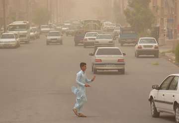 وزش باد با سرعت ۱۱۲ کیلومتر در ایرانشهر/ خیزش گردوغبار و کاهش دید افقی