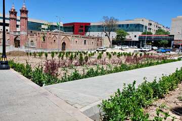 آغاز ساماندهی میدان شهید بهشتی با ایجاد فضای سبز و فعال‌سازی آب‌نما
