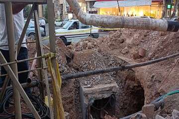 جابه‌جایی لوله گاز فشار قوی در مسیر کانال هدایت آب‌های سطحی خیابان انقلاب
