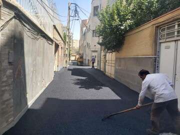 تداوم آسفالت‌ریزی کوچه خان در میرزا رضا دالانی