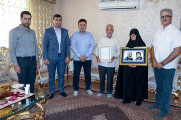 دیدار شهردار کلانشهر تبریز با خانواده دو شهید دوران دفاع مقدس