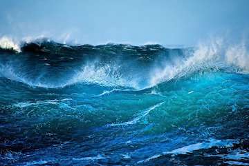 افزایش ارتفاع سه متری موج در شرق دریای عمان و خطر خسارت به قایق و شناورهای سبک و نیمه‌سنگین