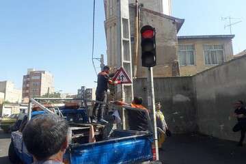 نصب چراغ راهنمایی و خط‌کشی محوری در مسیر خیابان سیلاب به صدرالشعرا