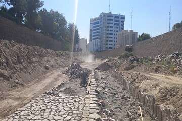 تسریع پروژه ساماندهی و اجرای دیوار سنگی در مهرانه‌رود
