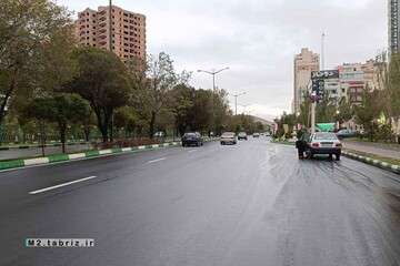 انجام خط‌کشی محوری برای تردد آسان شهروندان در سطح حوزه شهرداری منطقه ۲