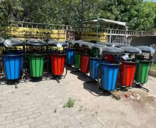 سطل های زباله تفکیکی و پاندولی توسط شهرداری جلفا خریداری شده و به زودی در سطح شهر نصب خواهد شد.