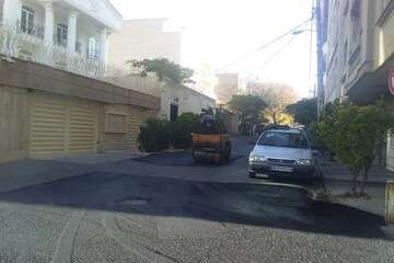 توزیع ۱۰۰ تن آسفالت در چند کوچه مسیر کوی ولیعصر (عج)