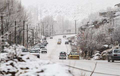 بشنوید| بارش برف و مه‌گرفتگی در محور هراز/ ترافیک شدید در محور کرج_قزوین و بالعکس