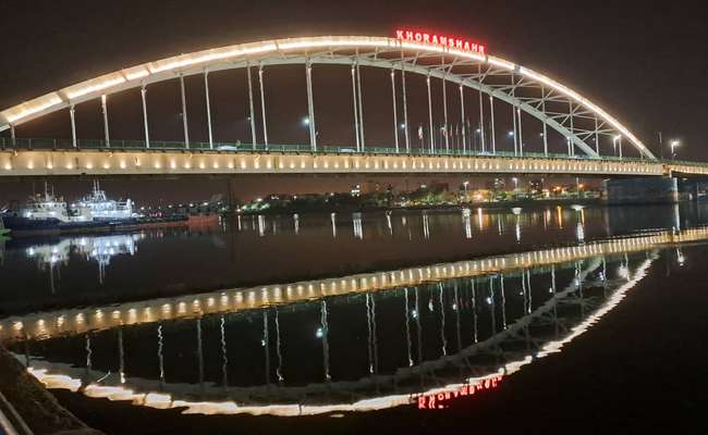 پل شهید جهان آرا توسط شهرداری خرمشهر نورپردازی شد