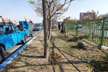 تداوم اجرای نرده‌کشی در مسیر جاده آذرشهر