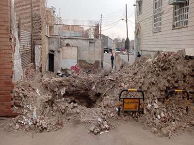 رفع خطر و تخریب بنای فرسوده و خطر آفرین در خیابان منتظری روبروی مسجد دباغان