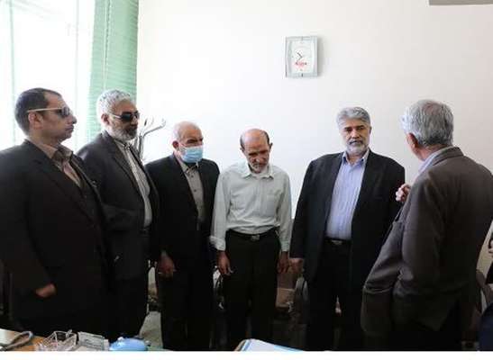 دیدار رئیس شورای اسلامی شهر شیراز با جانبازان بصیر