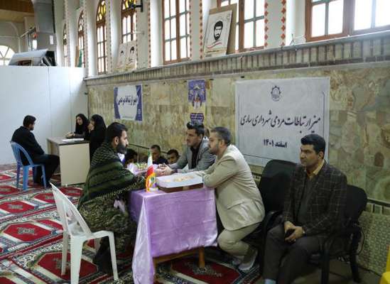 میز خدمت شهرداری ساری در مصلی جمعه مرکز استان برگزار شد
