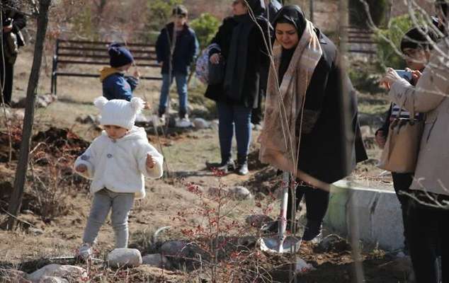 کمپین بزرگ نهالکاری در تفرجگاه عباس میرزا شکل گرفت