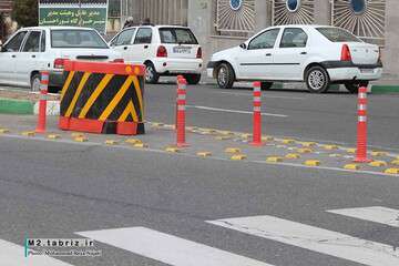استمرار نصب تجهیزات ترافیکی در معابر سطح منطقه ۲ تبریز