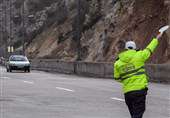وضعیت راه‌های کشور؛‌ جاده چالوس یکطرفه شد/ بارش برف و باران در جاده‌های ۷ استان