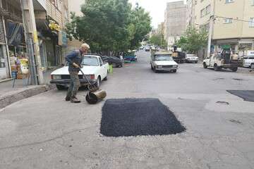 لکه گیری و چاله زدائی خیابان اصمعی و قربانی