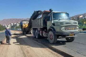 آغاز آسفالت تراشی اتوبان پاسداران توسط شهرداری منطقه ۵ تبریز