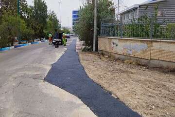 توزیع ۹هزار ۵۰۰ تن آسفالت در مسیر پشت باغلارباغی جنب اداره برق