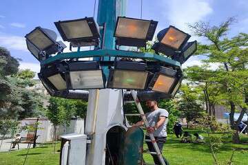 اصلاح و بهسازی روشنایی پارک شهید پاشایی توسط شهرداری منطقه ۲
